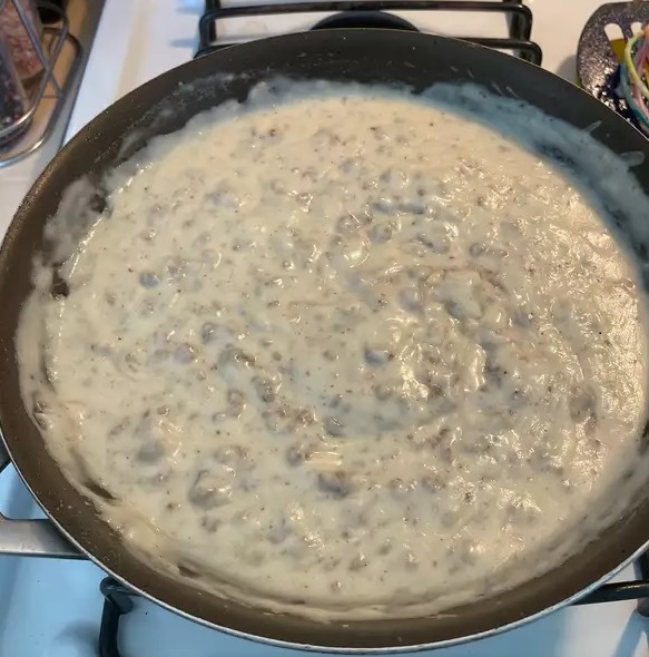 This image has an empty alt attribute; its file name is Sausage-Gravy-1.jpg